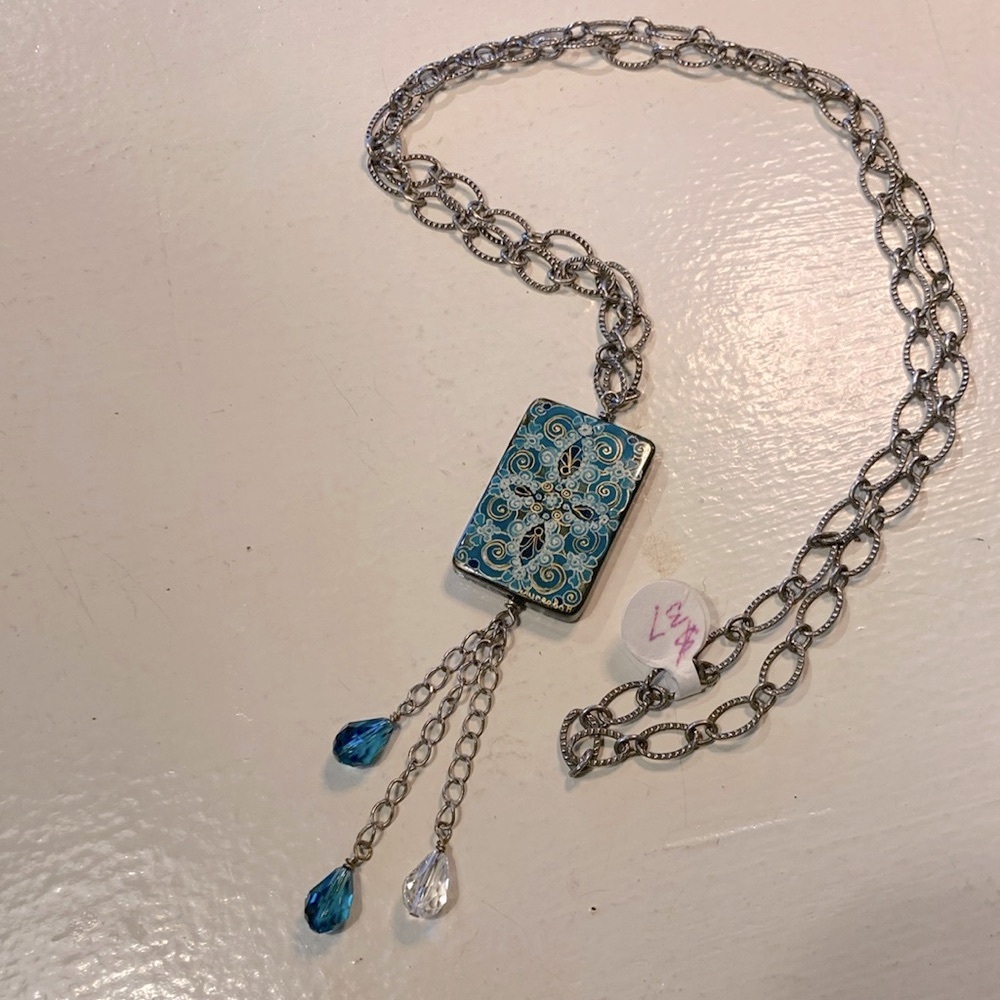 Elegant Blue and Silver Pendant Necklace
